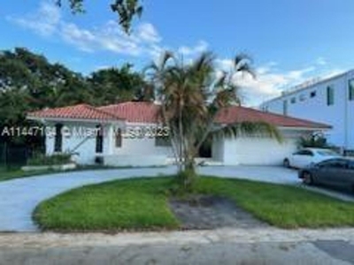 4 bedroom luxury Villa for sale in Sunny Isles Beach, Florida