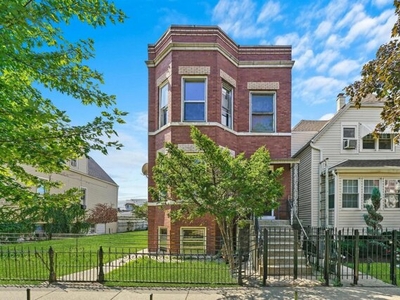Home For Sale In Cicero, Illinois