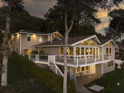 5 bedroom luxury House for sale in Glenhaven, California