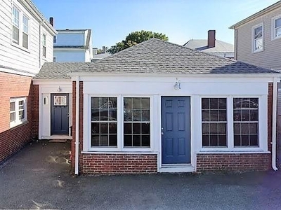 Flat For Rent In Bristol, Rhode Island