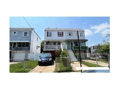 Foreclosure Single-family Home In Arverne, New York