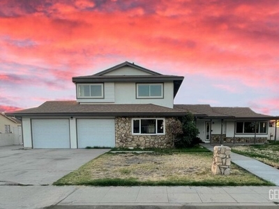 Home For Sale In Buttonwillow, California