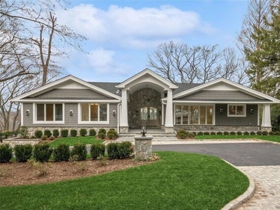 Home For Sale In East Hills, New York