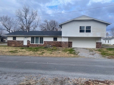 Home For Sale In Herrin, Illinois