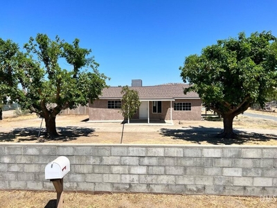 Home For Sale In Lindsay, California