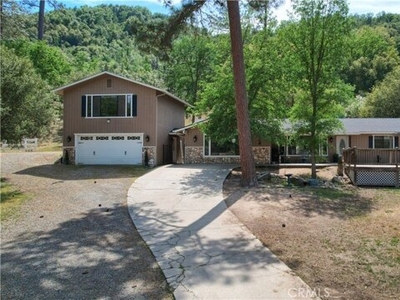 Home For Sale In Oakhurst, California
