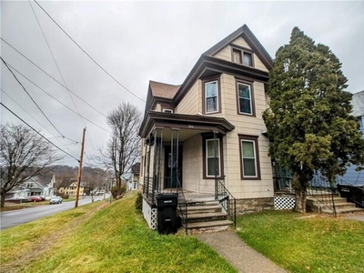 Home For Sale In Syracuse, New York
