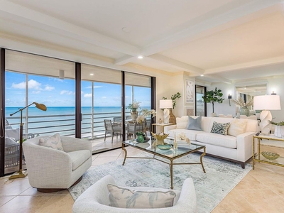 Luxury Flat for sale in Naples, Florida