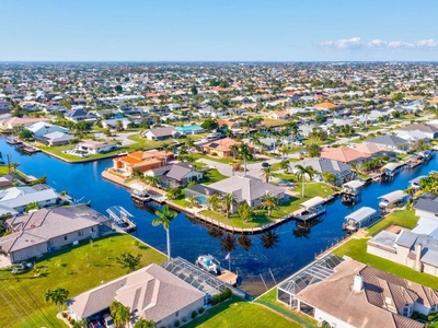 Luxury House for sale in Cape Coral, Florida
