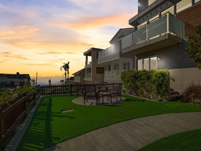 Luxury House for sale in Manhattan Beach, California