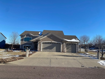 5616 S Kerry Ave, Sioux Falls, SD 57106
