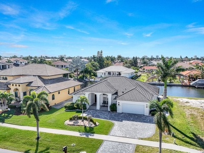 3 bedroom luxury Detached House for sale in Marco Island, Florida