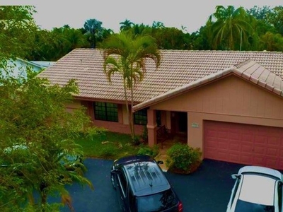 4 bedroom luxury Villa for sale in Plantation, Florida
