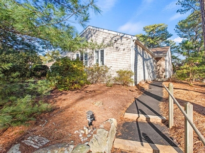 4 room luxury Flat for sale in East Falmouth, Massachusetts