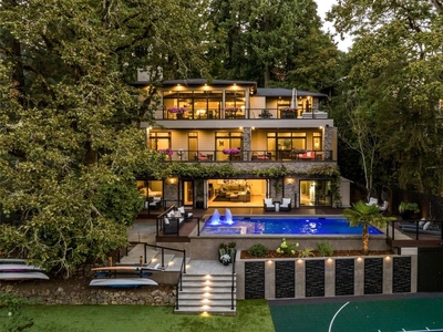 Luxury House for sale in Lake Oswego, Oregon