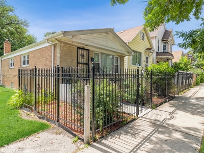 4827 W Congress Parkway, Chicago, IL 60644