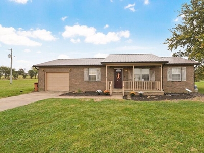Home For Sale In Aurora, Missouri