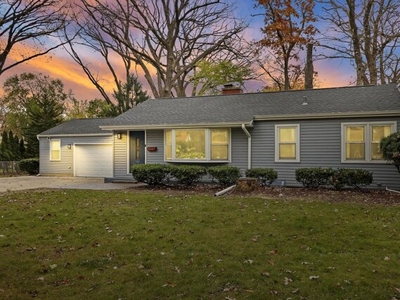 Home For Sale In Waukegan, Illinois