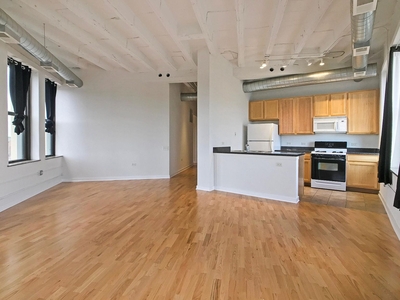 4015 N Milwaukee Ave #3, Chicago, IL 60641
