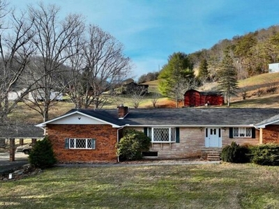 Home For Sale In Hinton, West Virginia
