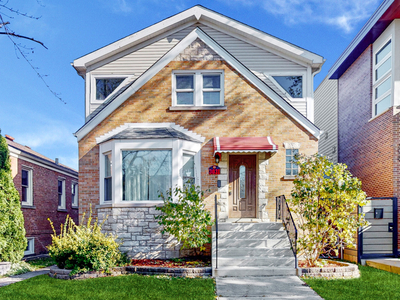 3031 N Oleander Avenue, Chicago, IL 60707