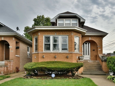 5345 W Wolfram Street, Chicago, IL 60641