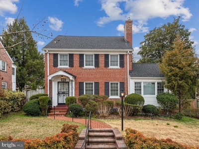 Brick Colonial In Sought After Shepherd Park
