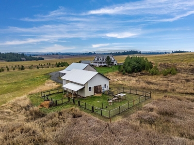 Country Oasis, 30 Acres & Modern Farmhouse