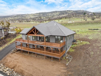 Gorgeous New Upscale Residence In Saddle Ridge