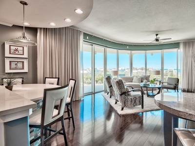 Renovated Condo With Sweeping Balcony And Panoramic Gulf Views