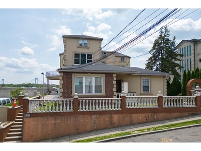 10 bedroom luxury House for sale in Staten Island, United States