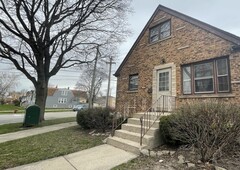 5399 N NW Highway, Chicago, IL 60630