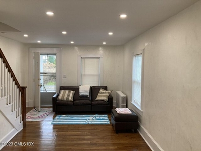 Flat For Rent In Cos Cob, Connecticut