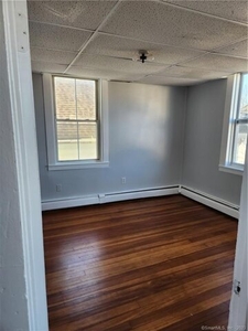 Flat For Rent In Vernon, Connecticut