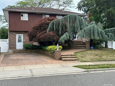Home For Rent In Bellmore, New York