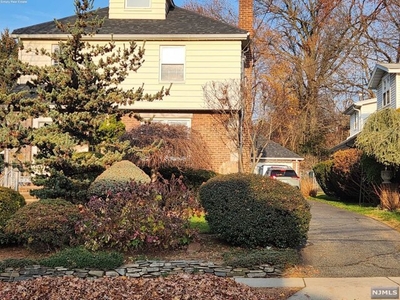 Home For Rent In Leonia, New Jersey