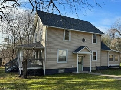 Home For Sale In Burton, Ohio