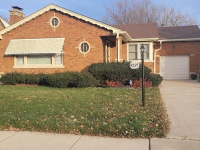 Home For Sale In Evergreen Park, Illinois