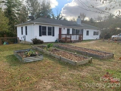 Home For Sale In Hendersonville, North Carolina