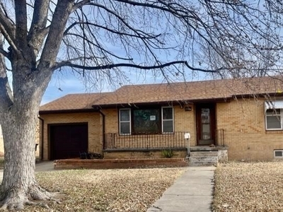 Home For Sale In Hoisington, Kansas