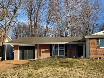 Home For Sale In Maryland Heights, Missouri