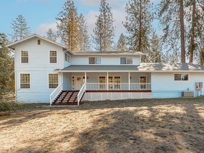 Home For Sale In Oakhurst, California