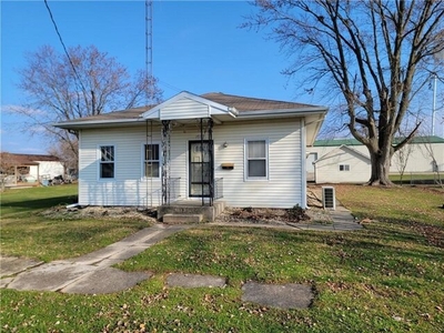 Home For Sale In Stewardson, Illinois