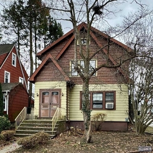 Home For Sale In Teaneck, New Jersey