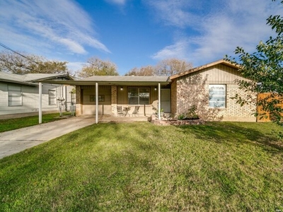 Home For Sale In Universal City, Texas