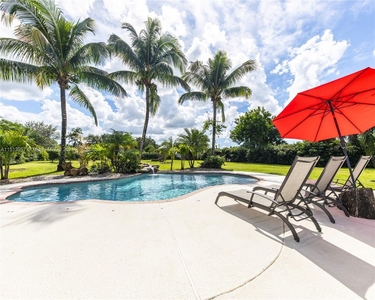 6 bedroom luxury Villa for sale in Davie, Florida