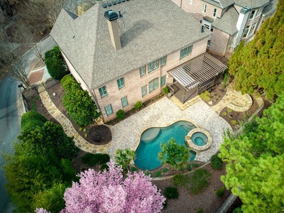 Brick Executive Home In Gated Enclave In Dunwoody