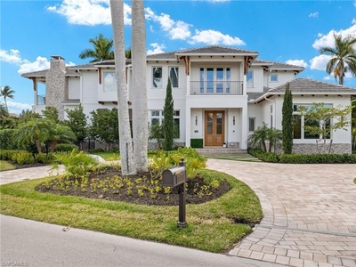 Executive Waterfront Home Offers Luxurious Living In Naples