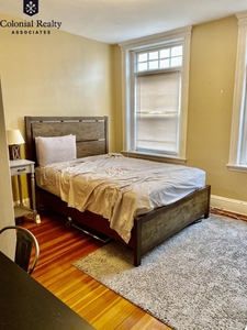 4 bedroom, Brookline MA 02445