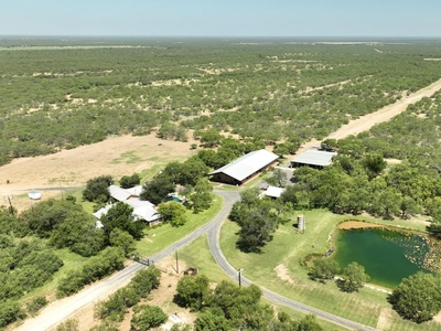 Exclusive country house for sale in Carrizo Springs, Texas